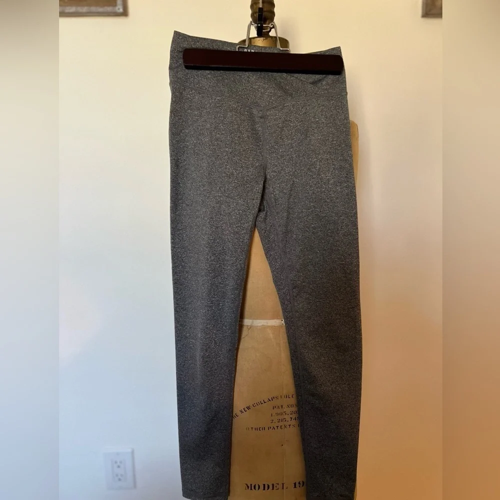 Gap teen size 10 leggings with cute v detail on waist